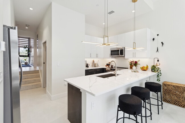 Photo - 1558 4th St Unidad 208