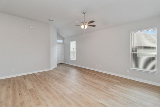 Photo - 417-417 Nespral Dr Unit 413 Nespral