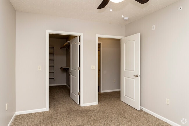 1BR, 1BA - 909SF