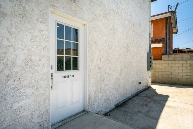 Building Photo - 1049 W 62nd St Unit 1049 1/4 Rental