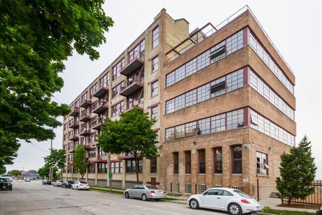 Photo - 215 W Maple St Unit 607