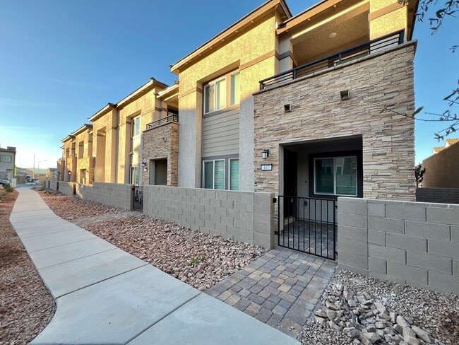 Photo - Beautiful Newer 4 Bedroom Home in Cadence with Large Loft