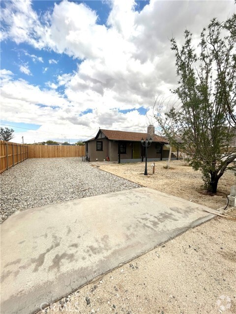 Building Photo - 6623 La Luna Ave Rental
