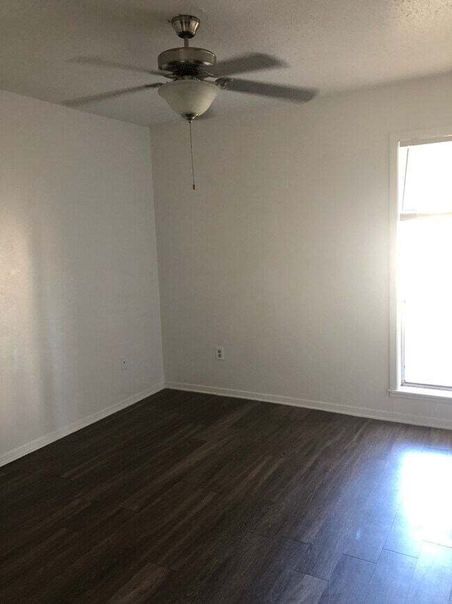 Photo - 2906 Lourdes St