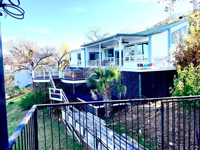 Photo - 215 Mountain Top