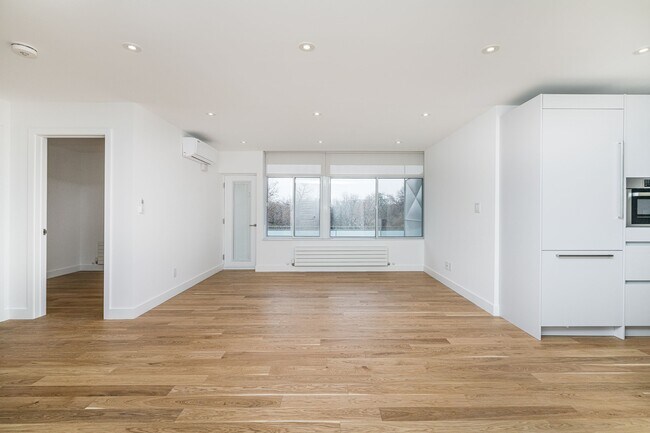 Photo - 240 Oriole Pkwy Unit 502