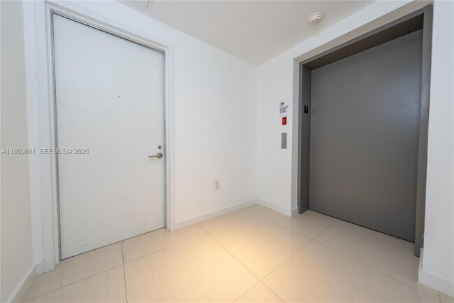 Photo - 460 NE 28th St Unidad 7