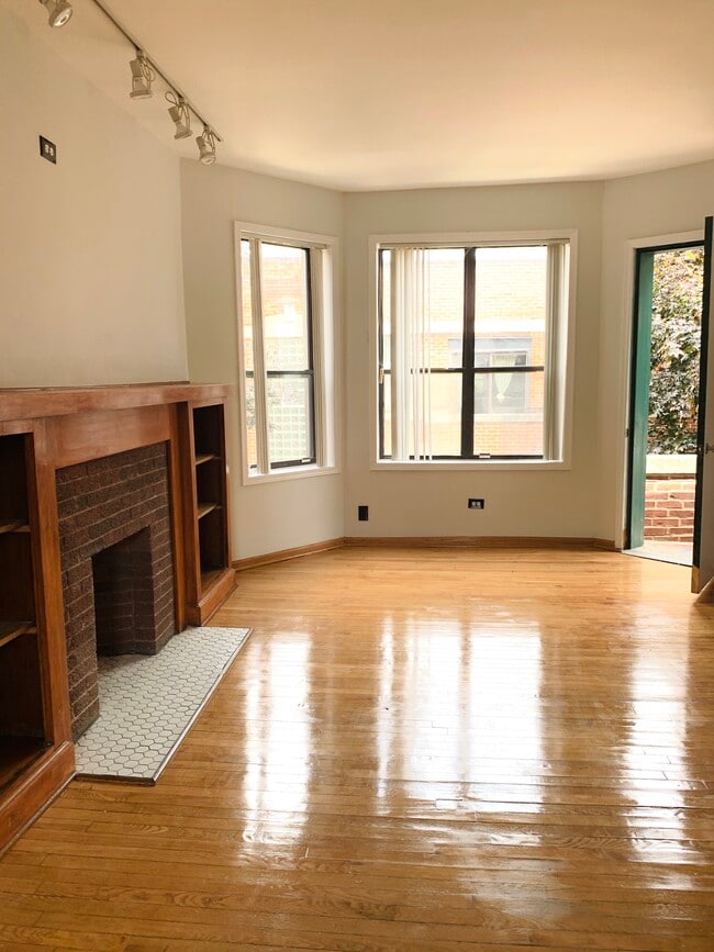 Building Photo - 6106 S Dorchester Ave Unit 3 Rental