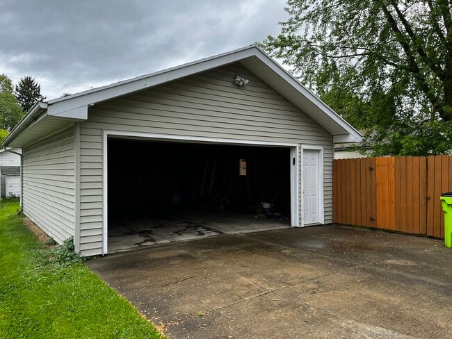 Photo - 233 Superior St