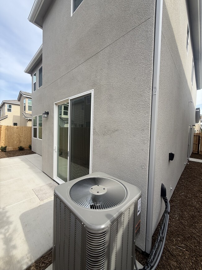 Photo - 1519 Redbrick Ln