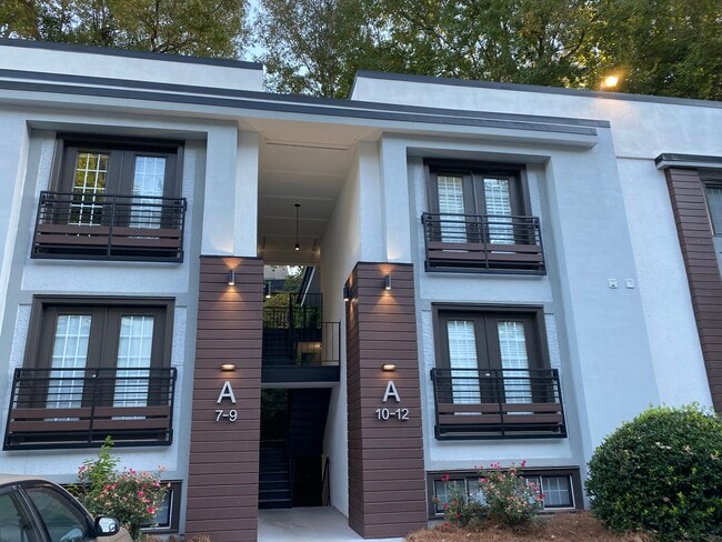 Building Photo - 1445 Monroe Dr NE Unit A8 Rental