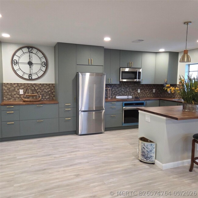 5385 Lakefront Blvd