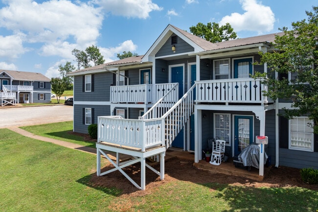 Enjoy our beautiful grounds featuring a community pool and well-maintained common areas, professionally operated by Highlands Vista Group.