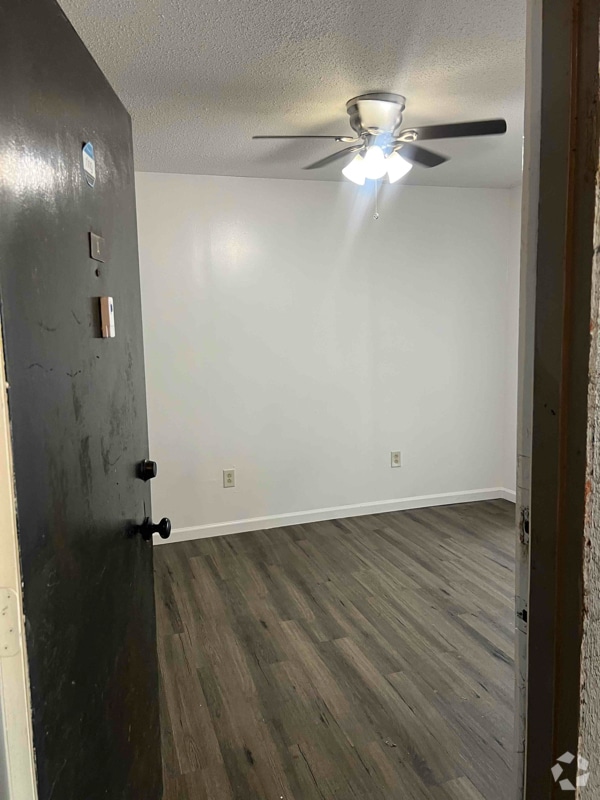 Building Photo - 402 Skyview Dr Rental