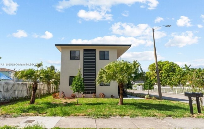 Photo - 3710 NW 13th Pl Unidad 1