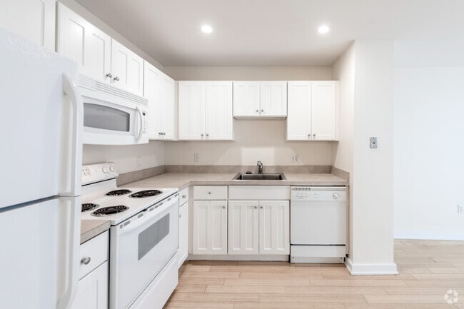 1 BR, 1 BA