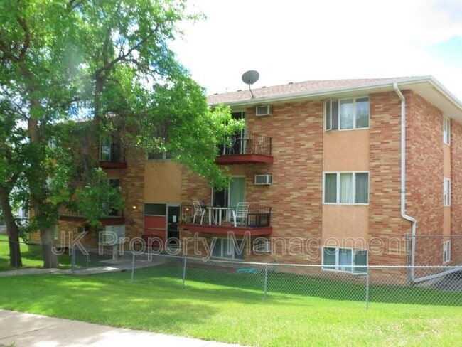 Building Photo - 1122 1st Ave SW Unit #09