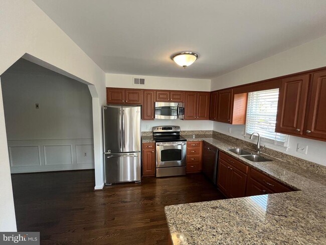 Photo - 6017 Cromwell Pl