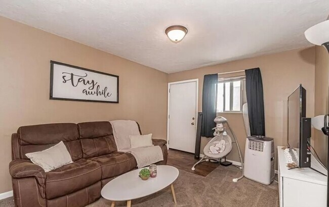 Photo - Super Cute 2 Bed/1 Bath Apartment on Main Street in Rexburg! Unidad 4