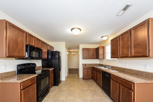 Photo - 554 Buckhaven Way