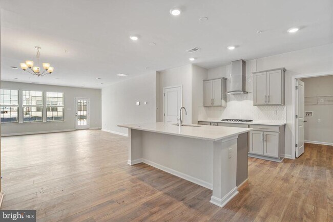 Photo - 495 Ensemble Wy