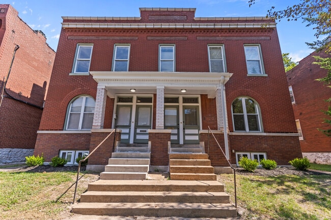 Building Photo - 3520 Iowa Ave Unit 3520 1st Fl Rental