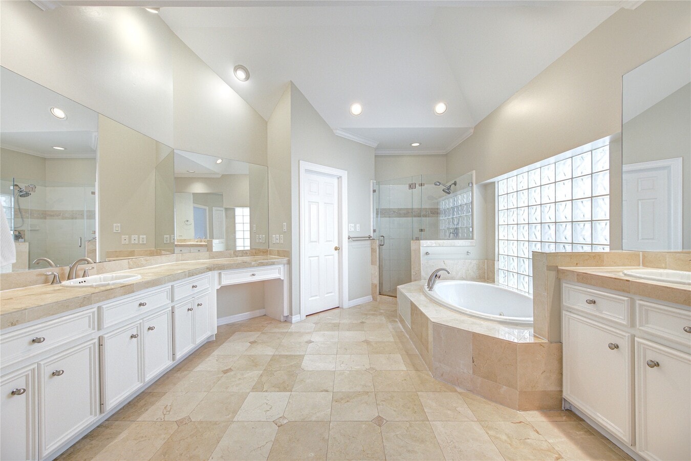 Photo - 2124 Nantucket Dr