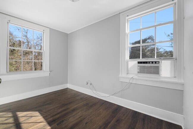 Photo - 3800 Memorial Blvd