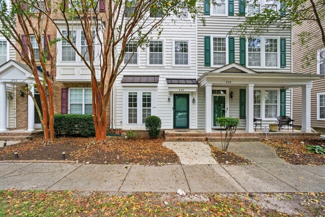 Building Photo - 230 Paradise Dr