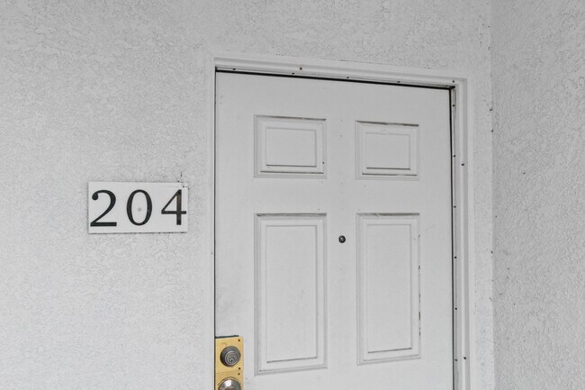 Photo - 525 W. 8th St.