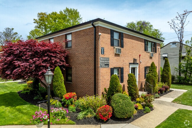 Bridgeton Apartments