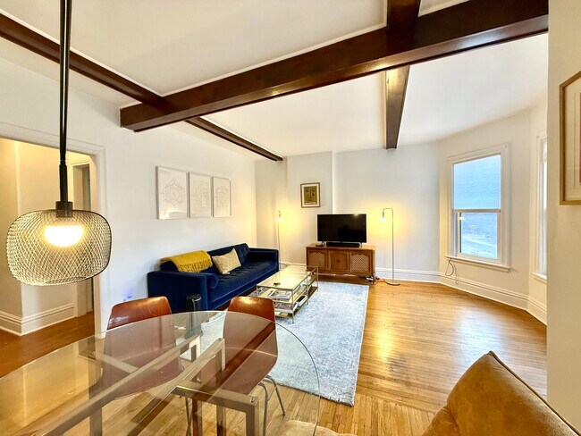 Photo - 320 Queen St S