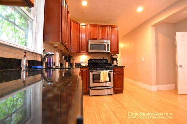 Photo - 108 Murdock St Unit 1