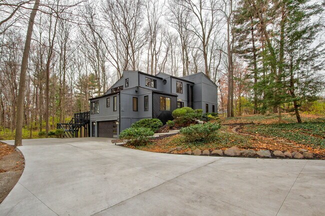 Photo - 755 E 96th St House