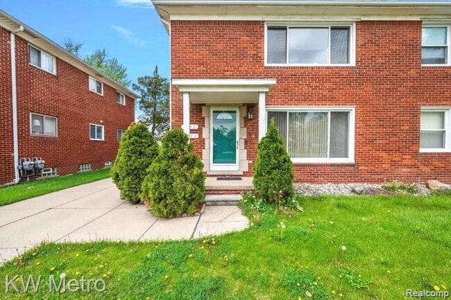 Photo - 2180-2182 Vernier Rd