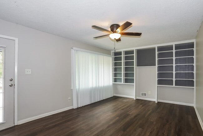 Photo - 445 Birch St