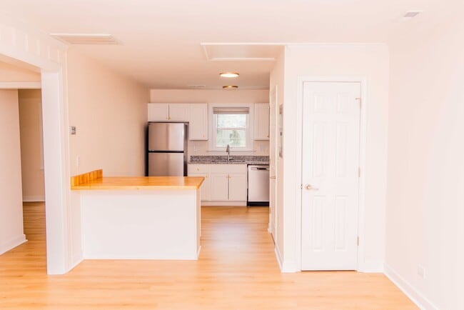 Building Photo - 103 Cresap Rd Unit Apt #A
