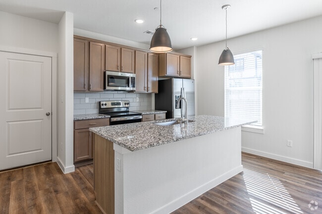 3BR , 2,5BA - 1.669SF - Canvas at Grand Prairie Townhomes