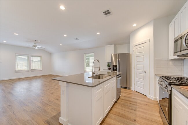 Building Photo - 29418 Emilys Rock Ln Rental