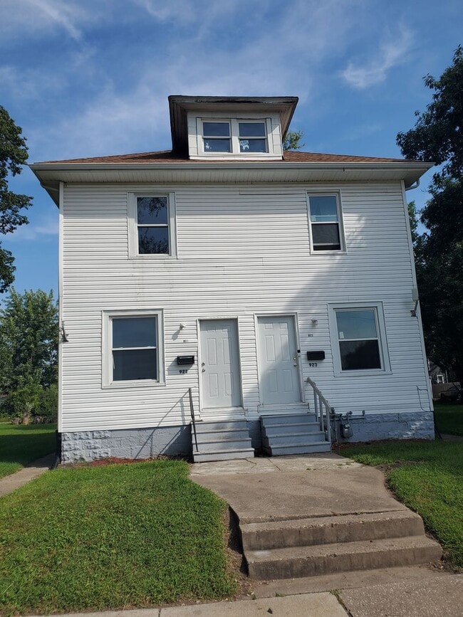 Building Photo - SW 921/923 12th Ave Unit 921 12th Ave Rental