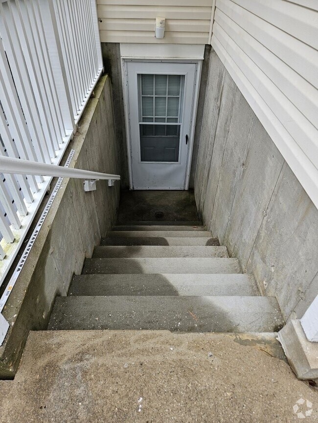 Building Photo - 904 Doane Ave Rental