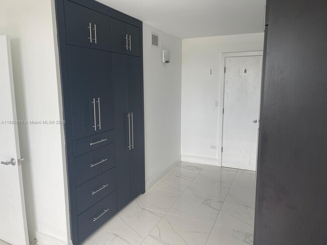 Photo - 3750 NE 169th St Unidad 308