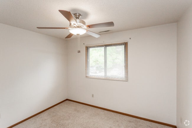 3BR, 1BA - 850 SF - Bedroom - Campus West