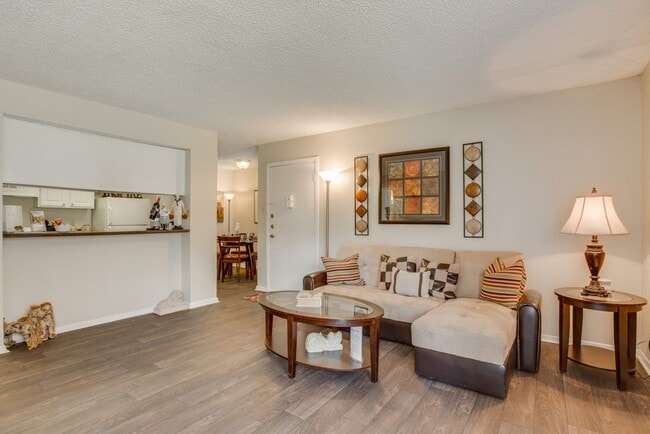 Photo - 3600 Greystone Dr Unidad 0519