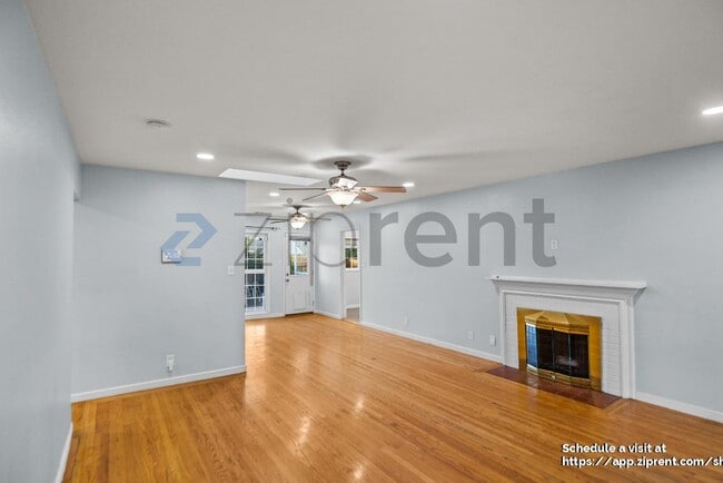 Photo - 3848 James Ave