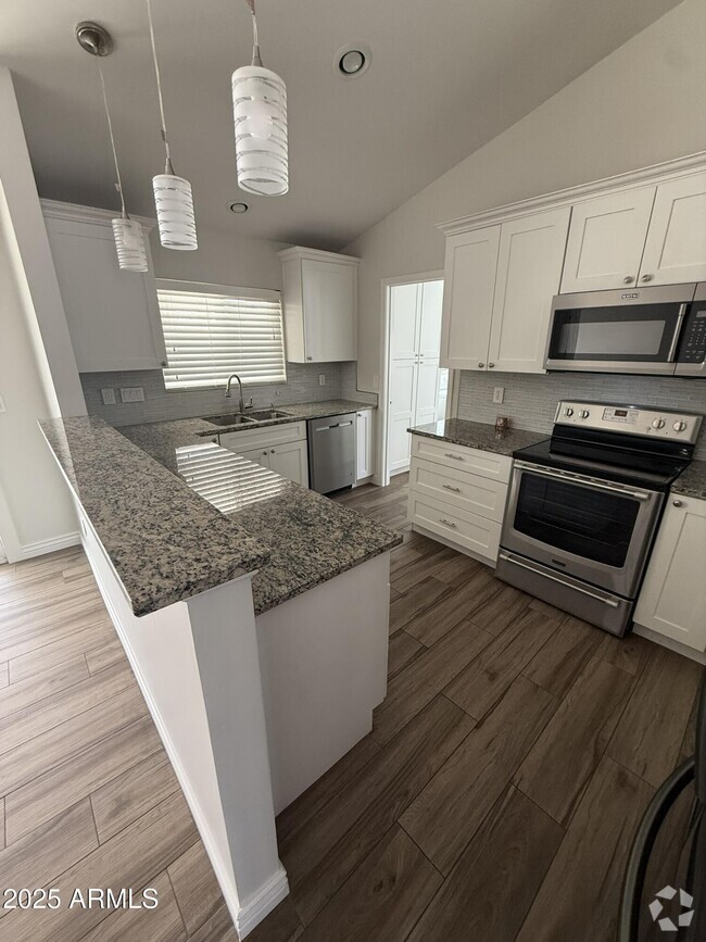 Building Photo - 2908 N Central Dr Rental