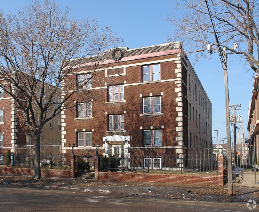 Photo - 1818 Park Ave S Apartments