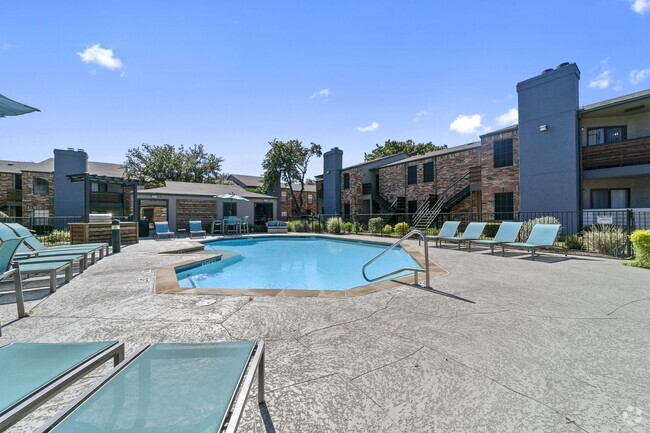 Poolside - Creekside on the Green Rental