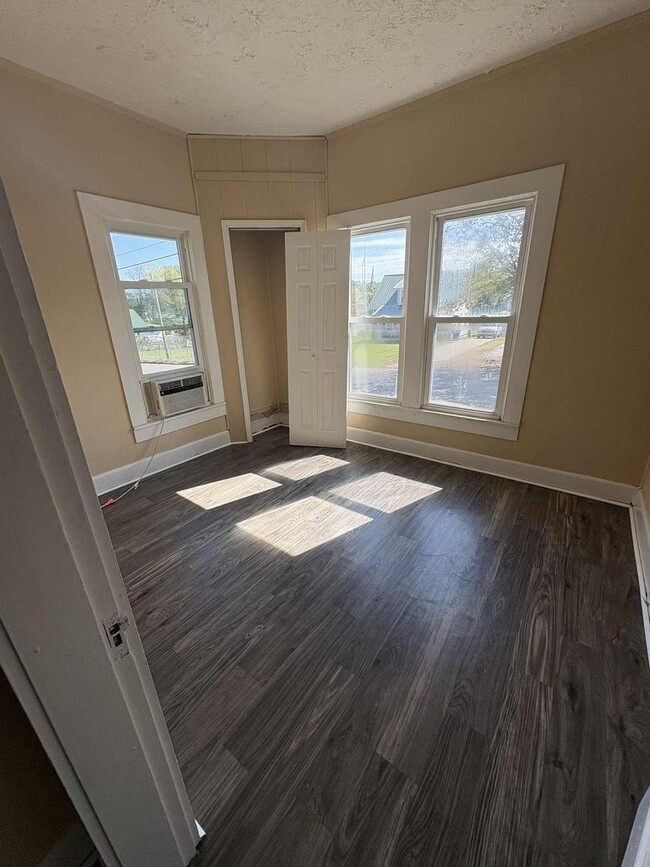 Photo - Spacious Home for Rent!