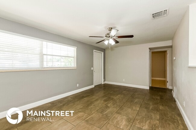 Photo - 5820 21st St W